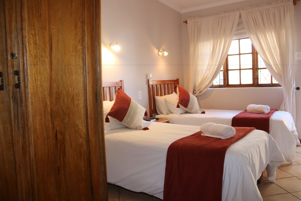 Aan Die Oewer Guest House 9/42