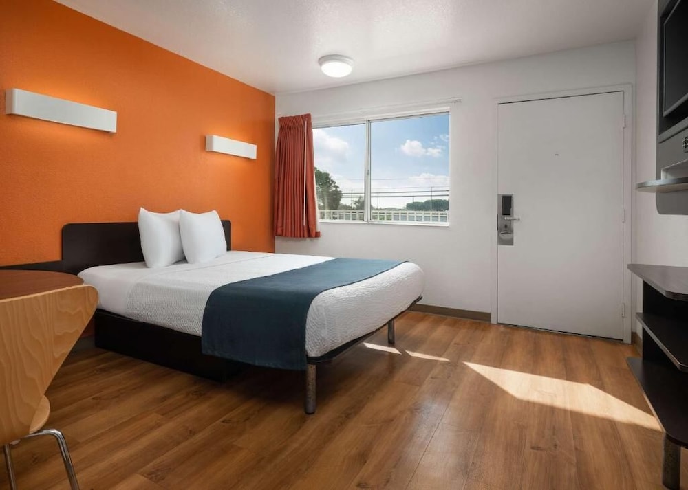 Motel6 Carpinteria, CA - Santa Barbara - North 22/59