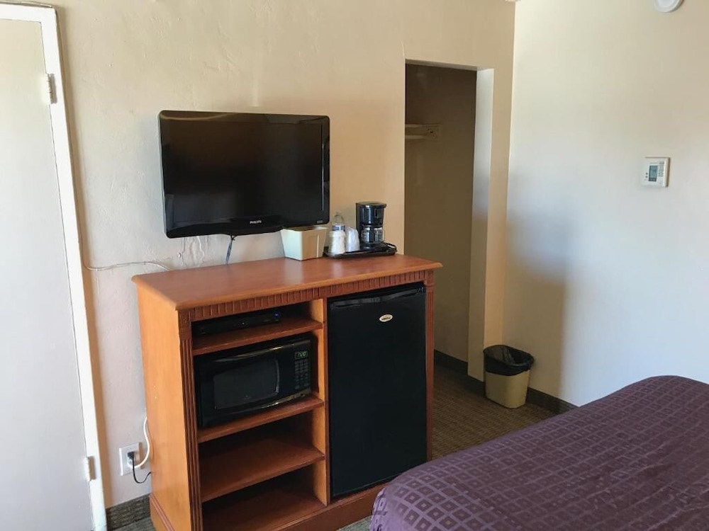 Deluxe Inn 31/50