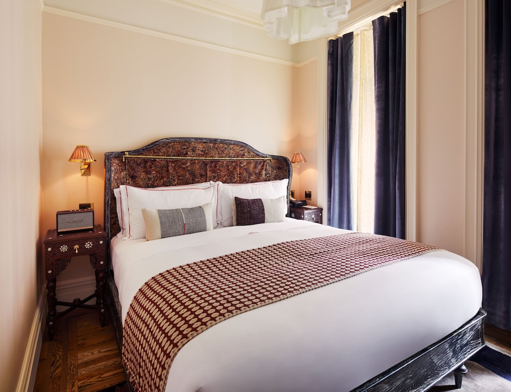 Chelsea, Petite, Queen Bed