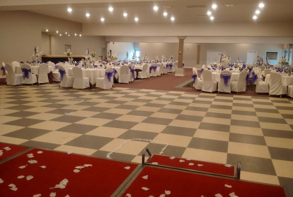 Howard Johnson Hotel Edmonton AB 20/30