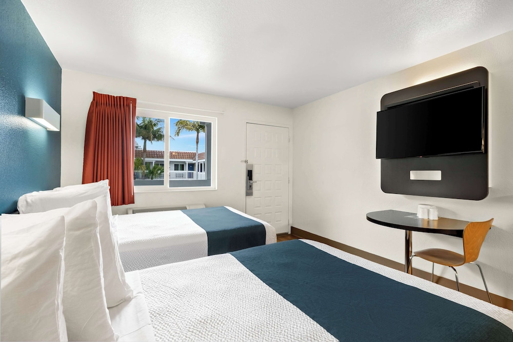 Studio6 Suites Carpinteria, CA - Santa Barbara - South 18/27