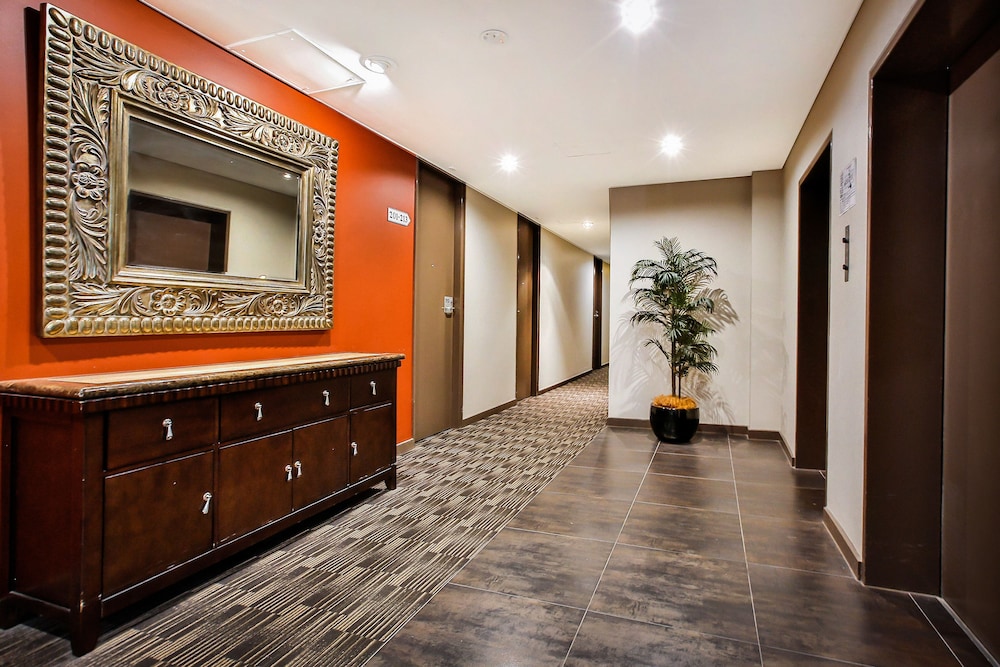 Madison Plaza Townsville 8/64