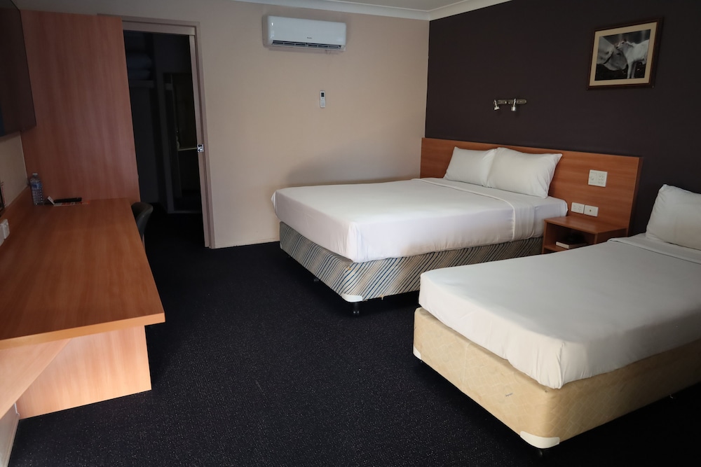 SUN PALMS MOTEL 21/67
