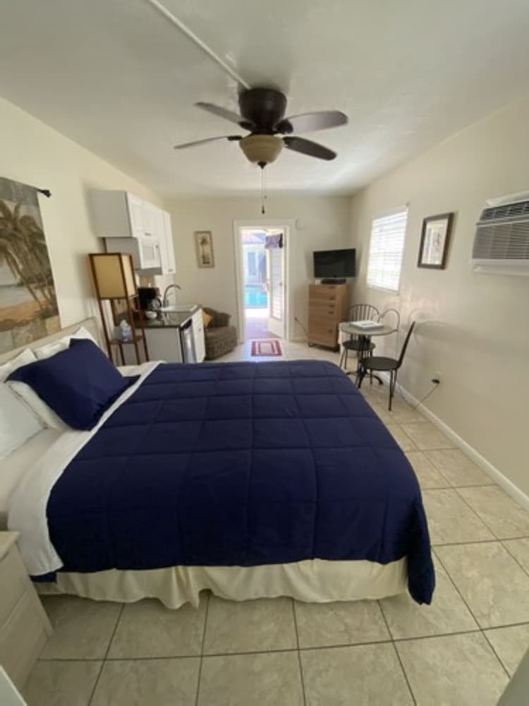 Tropical Villas of Venice Beach 23/71