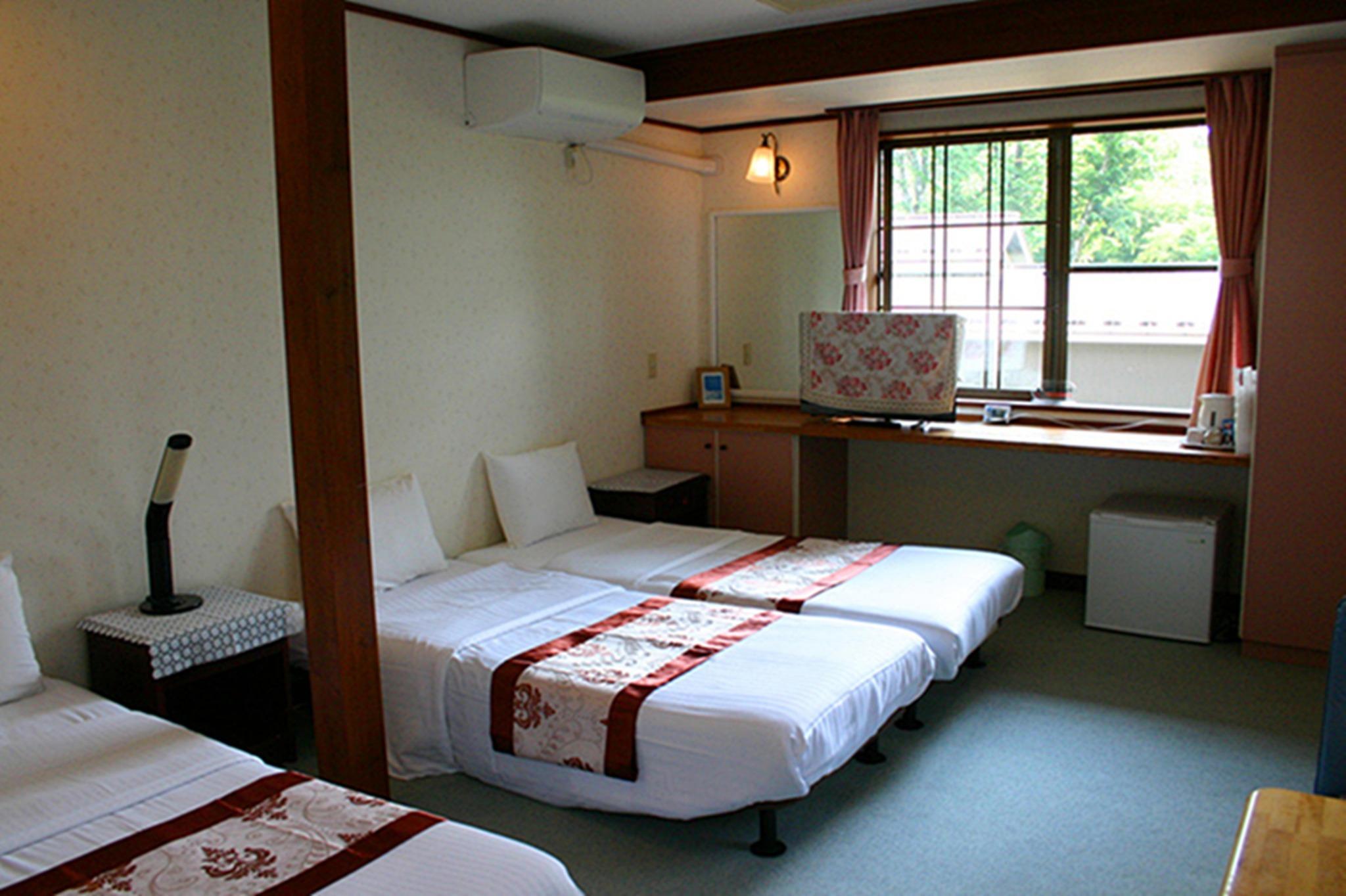 Room, 5 Beds, 3 Beds, Mountain and Lake View