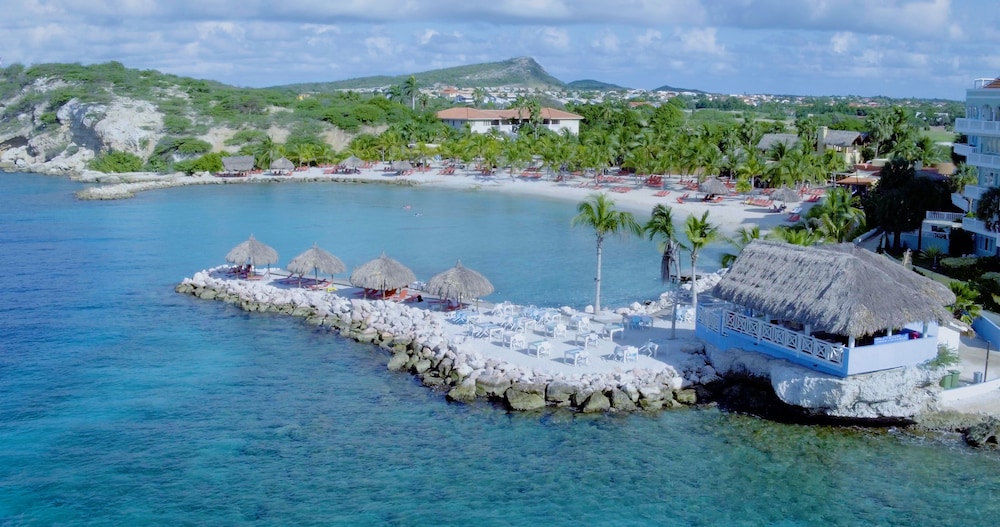 Blue Bay Curacao Golf and Beach Resort 75/78