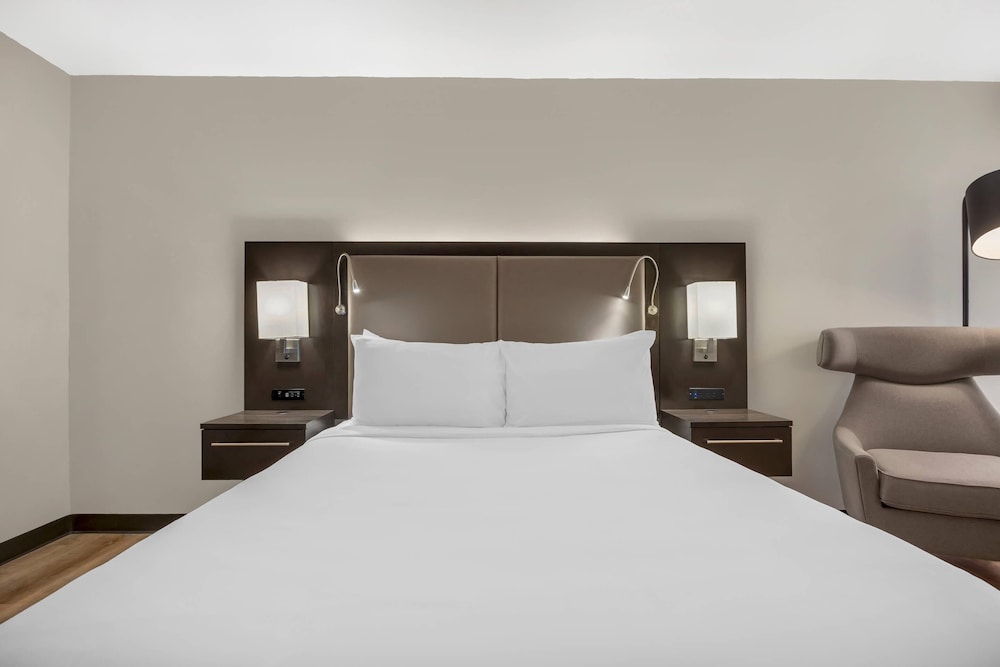 ROOM, QUEEN BED, ACCESSIBLE