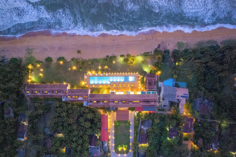Grand Beach Wadduwa photo5