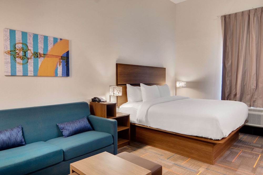 SUITE, KING BED