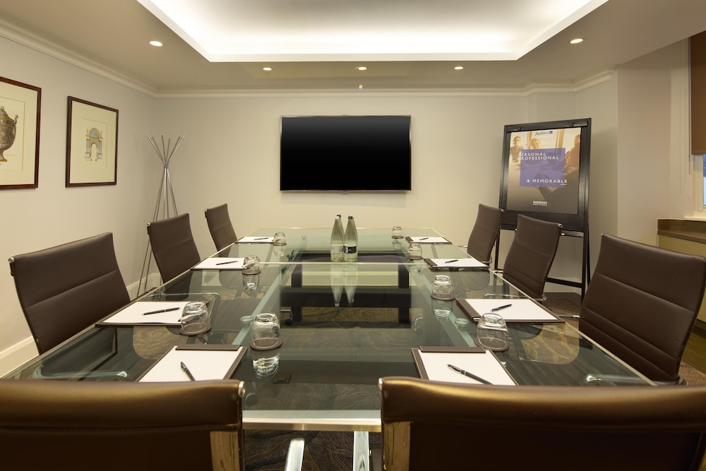 Radisson Blu Hotel London South Kensington 68/76