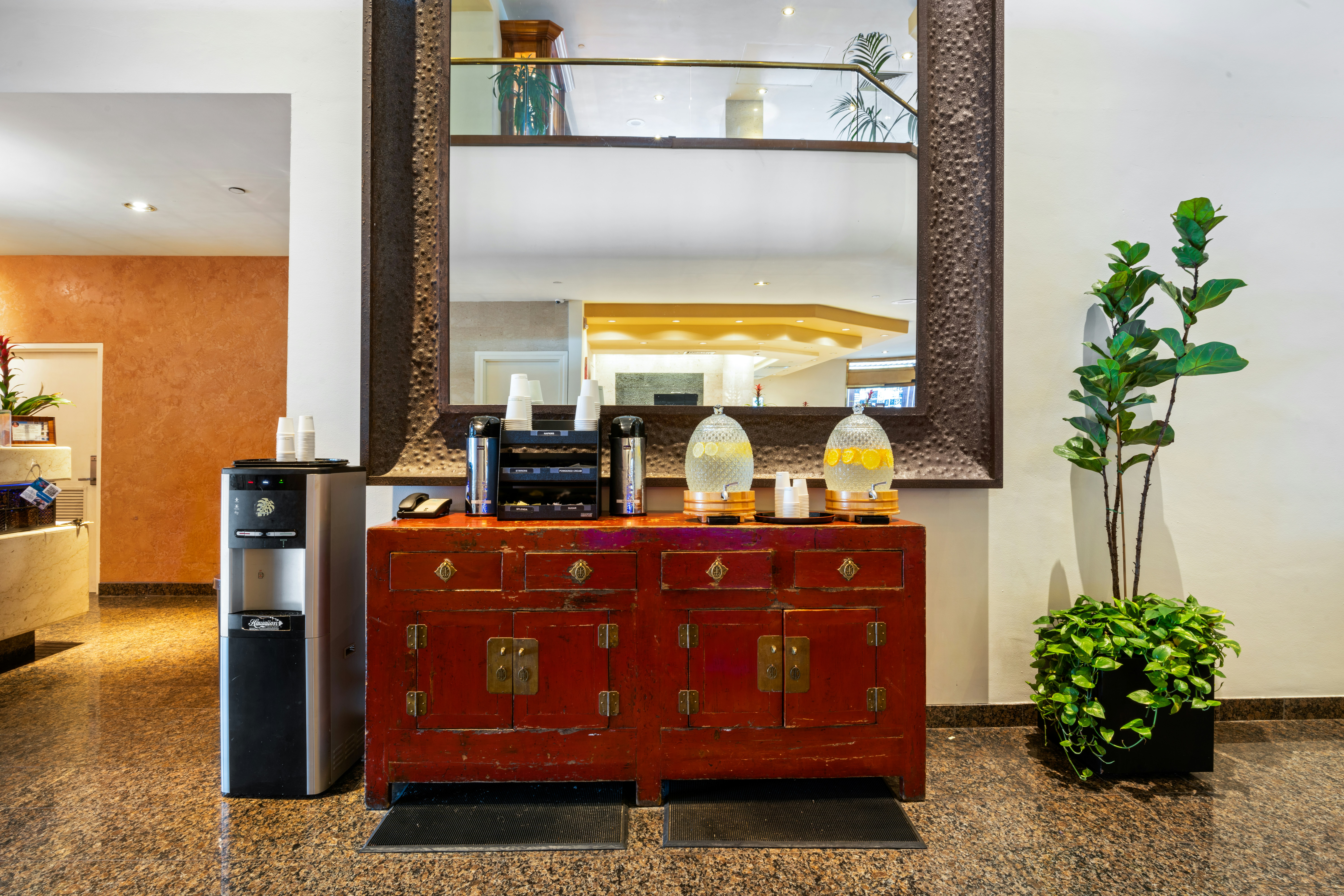 Luana Waikiki Hotel and Suites 8/50