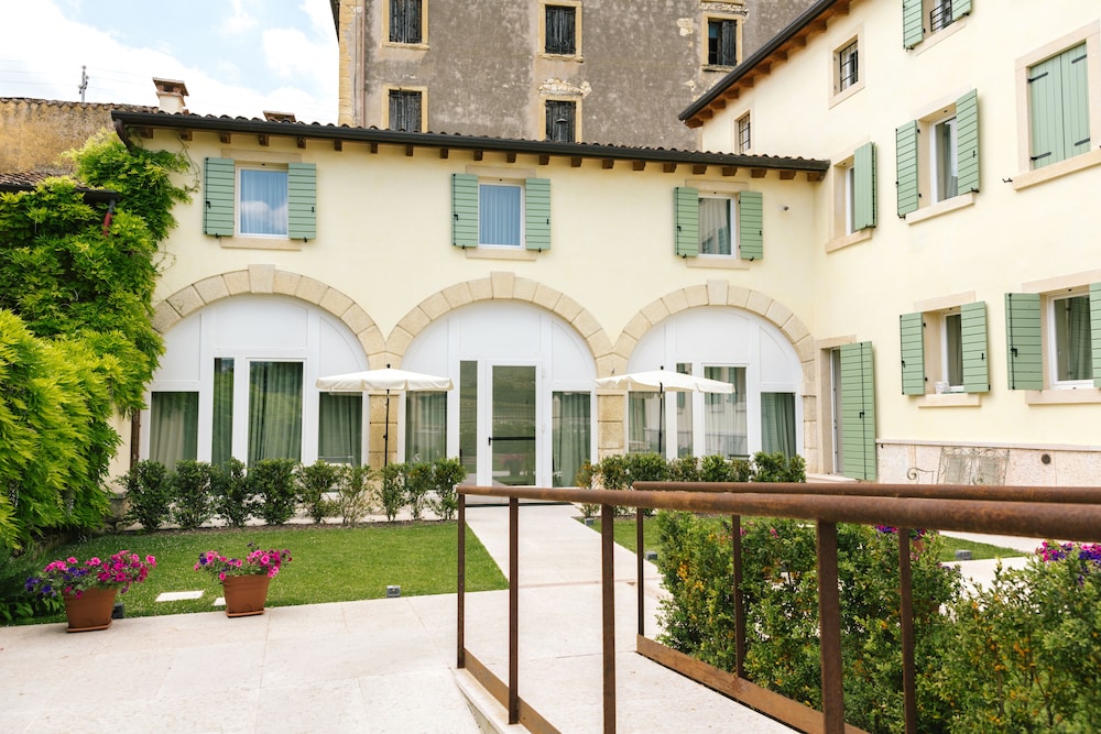 Hotel Villa Moron 36/50