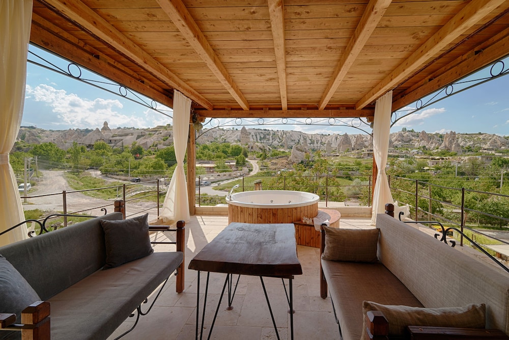 Hera Cave Suites 25/50