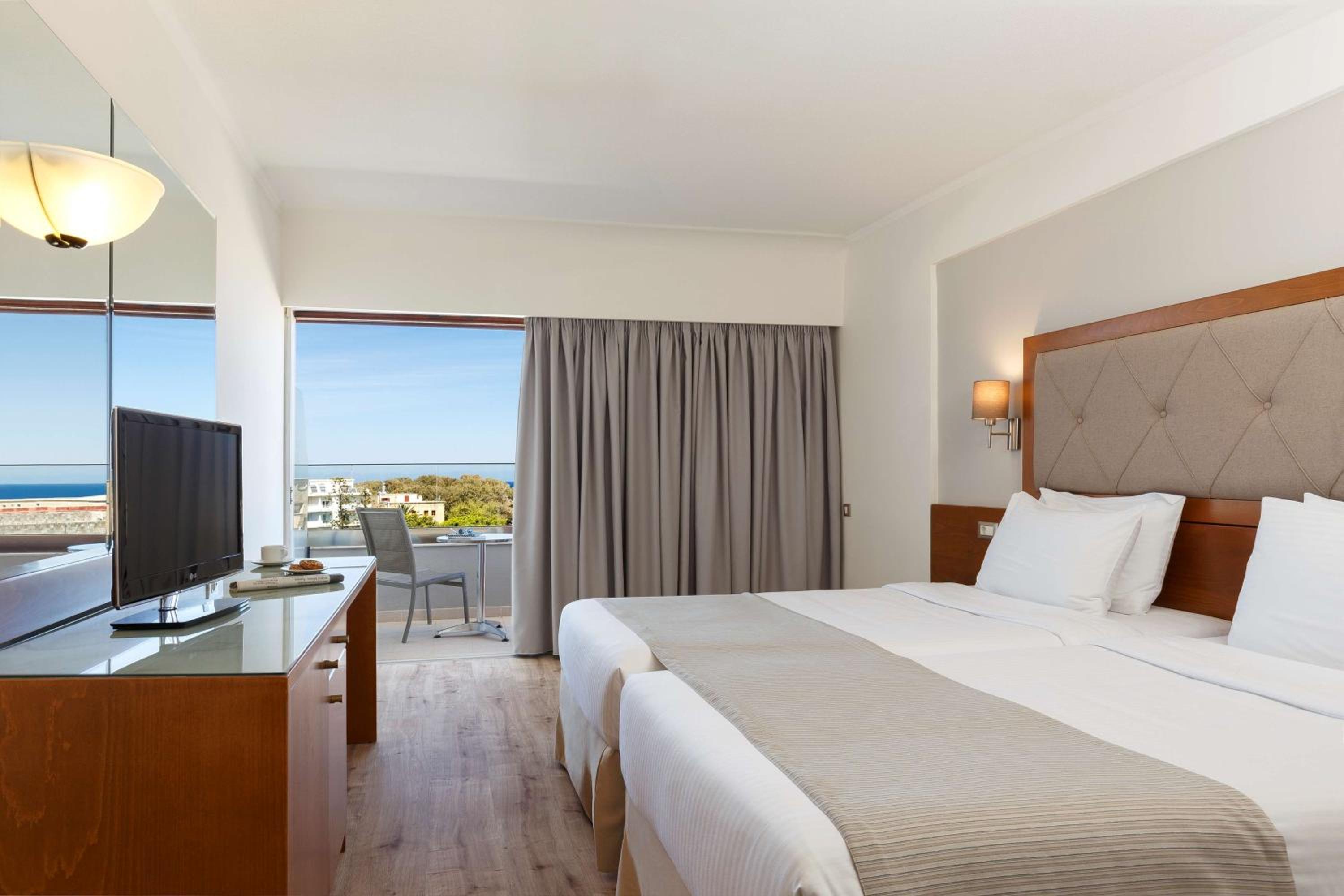 Room, Twin Beds, Lateral Side Sea View