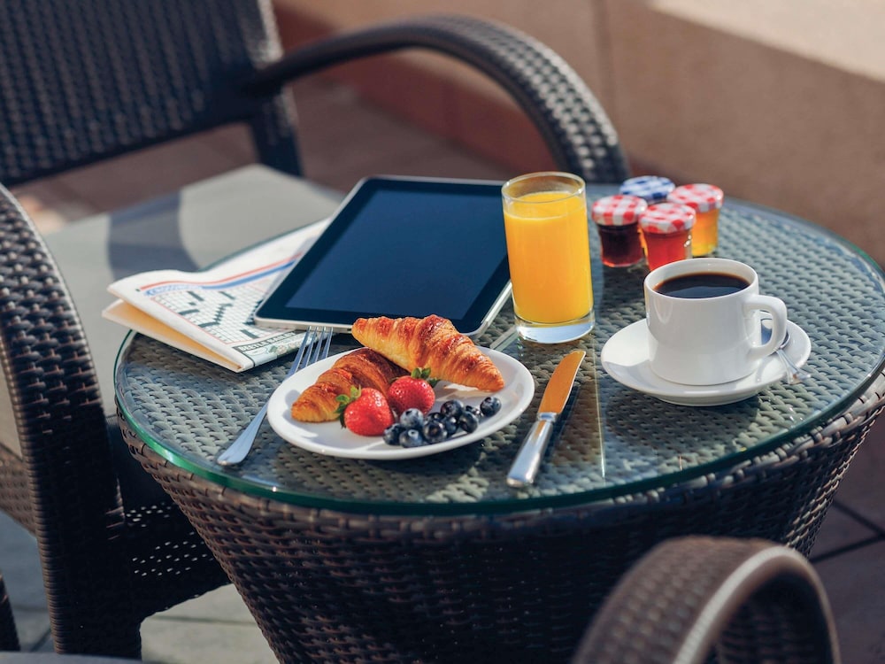 Movenpick Ambassador Hotel Accra 30/50