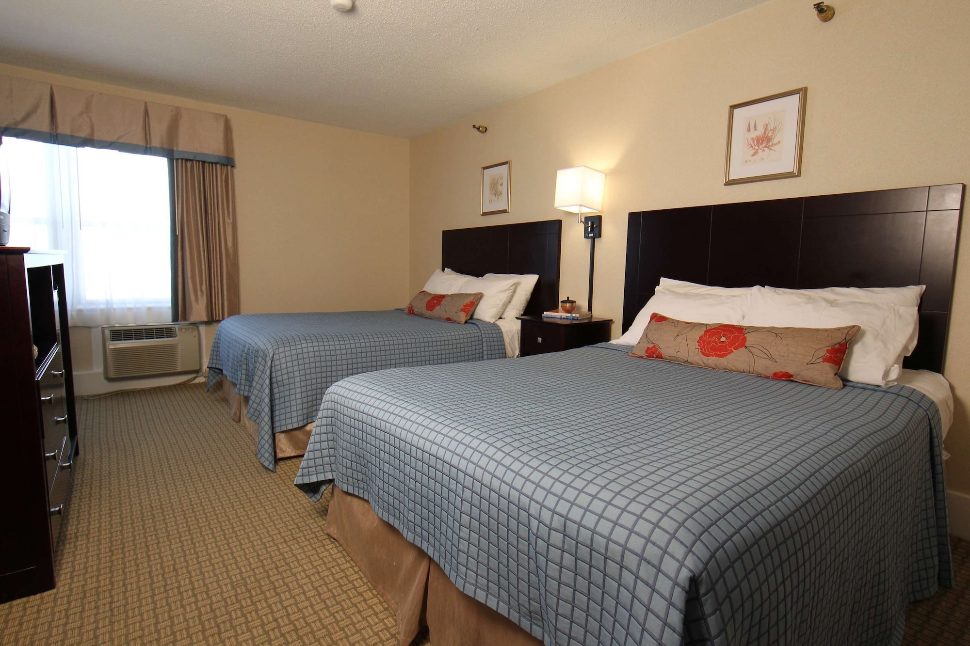 Room, 2 Queen Beds, Partial View