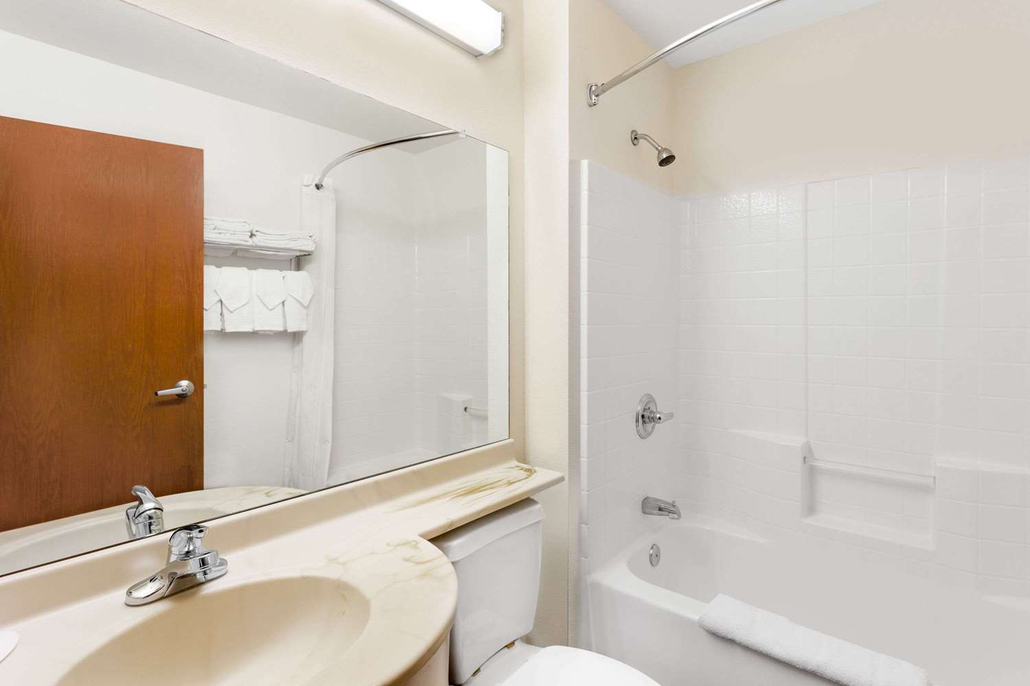 Microtel Inn & Suites by Wyndham Wellton 7/9