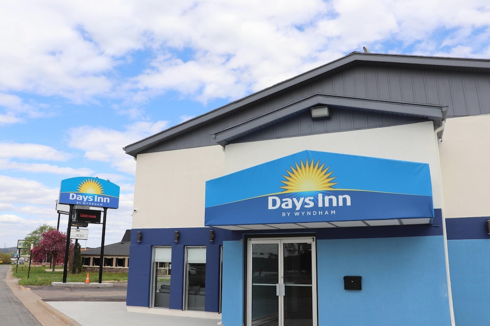 Days Inn by Wyndham La Crosse 1/59