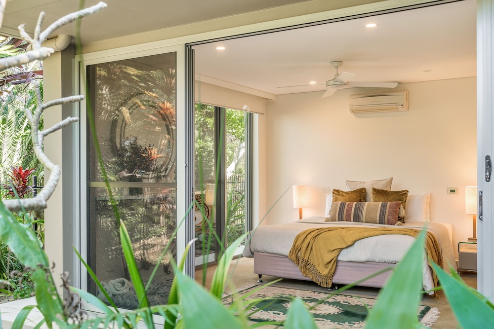The Oasis Apartments and Treetop Houses 19/47