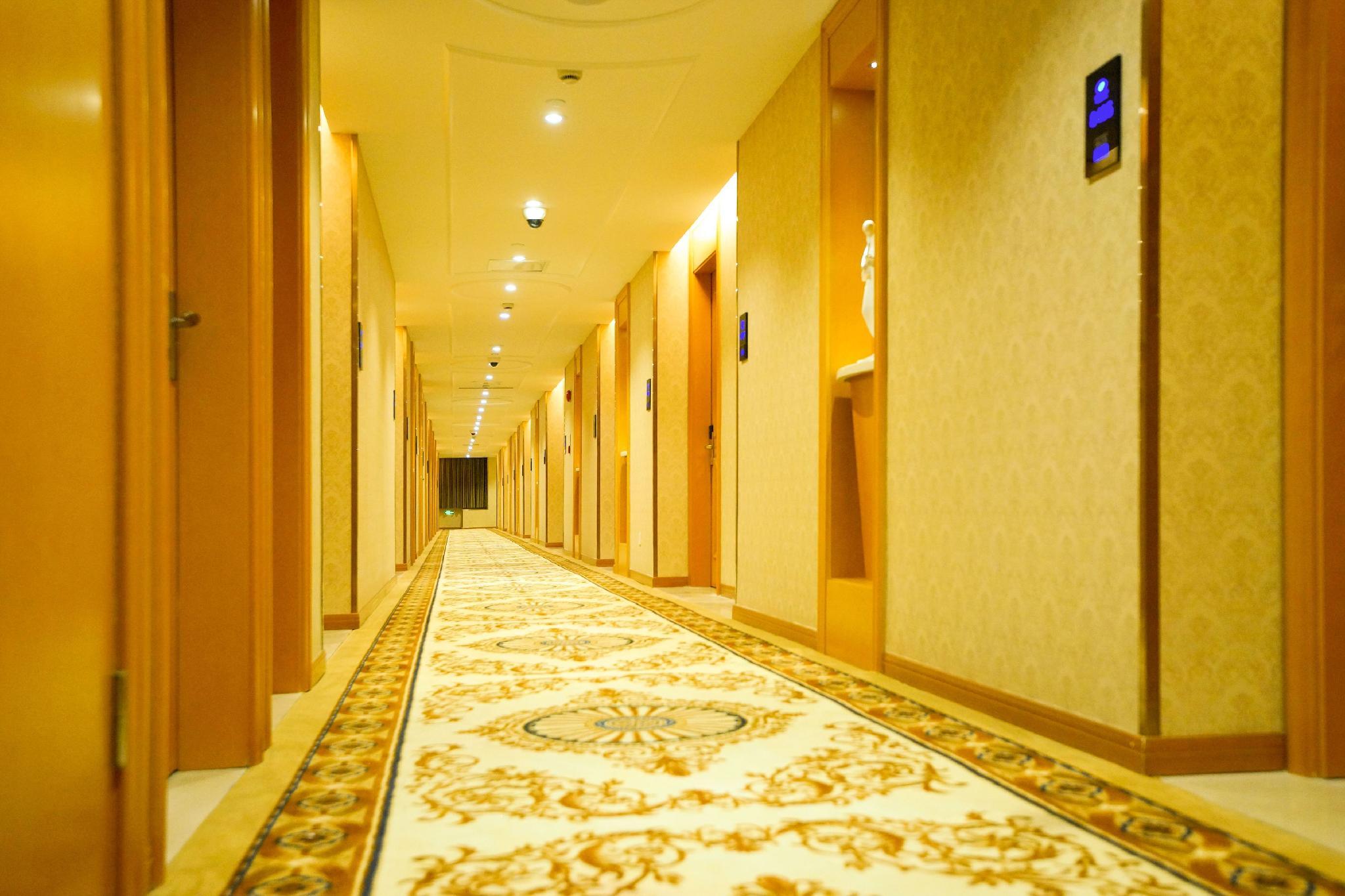 Vienna Hotel (Shanghai New International Expo Center Small Shanghai Pedestrian Street) 43/52