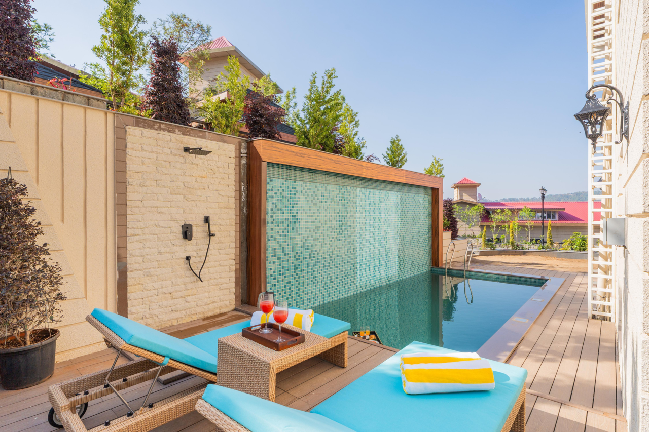 ELIVAAS Prive The Royce Rose Luxe Villa with Pool, Jacuzzi & Steam Room 14/20