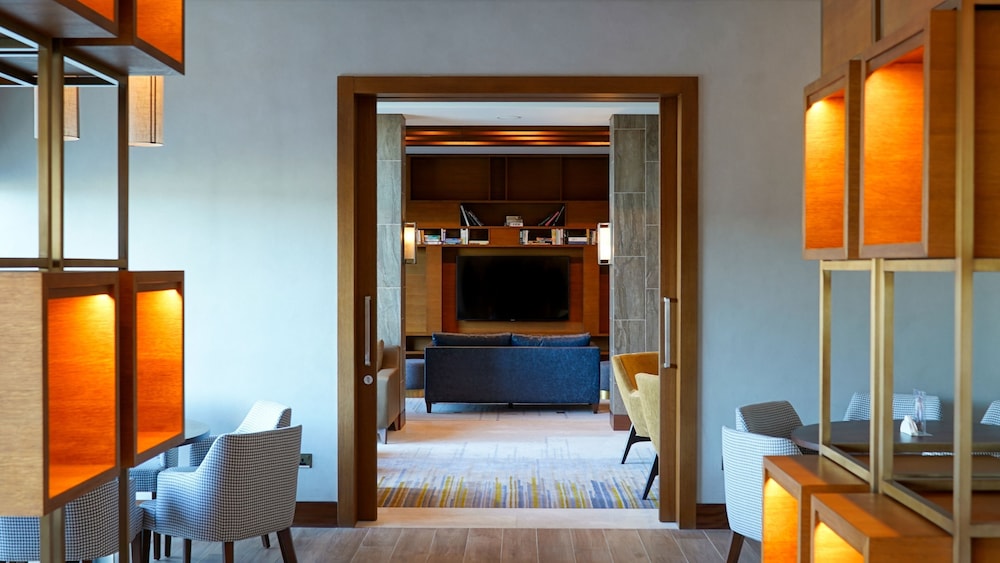 Staybridge Suites Dubai Al-Maktoum Airport 18/58