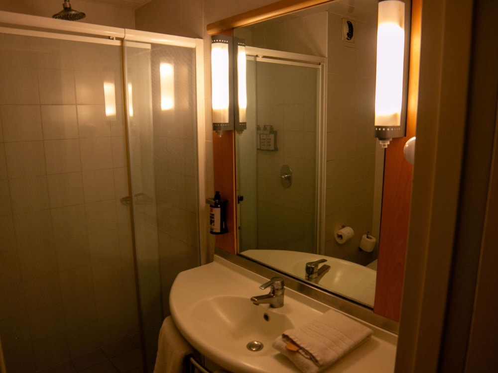 Ibis Mendoza 71/71