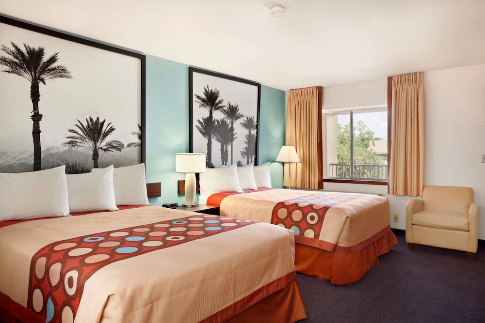 Super 8 By Wyndham Indio 8/28