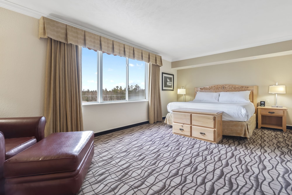 Suite, 1 King and 2 Double Beds, Trundle Beds