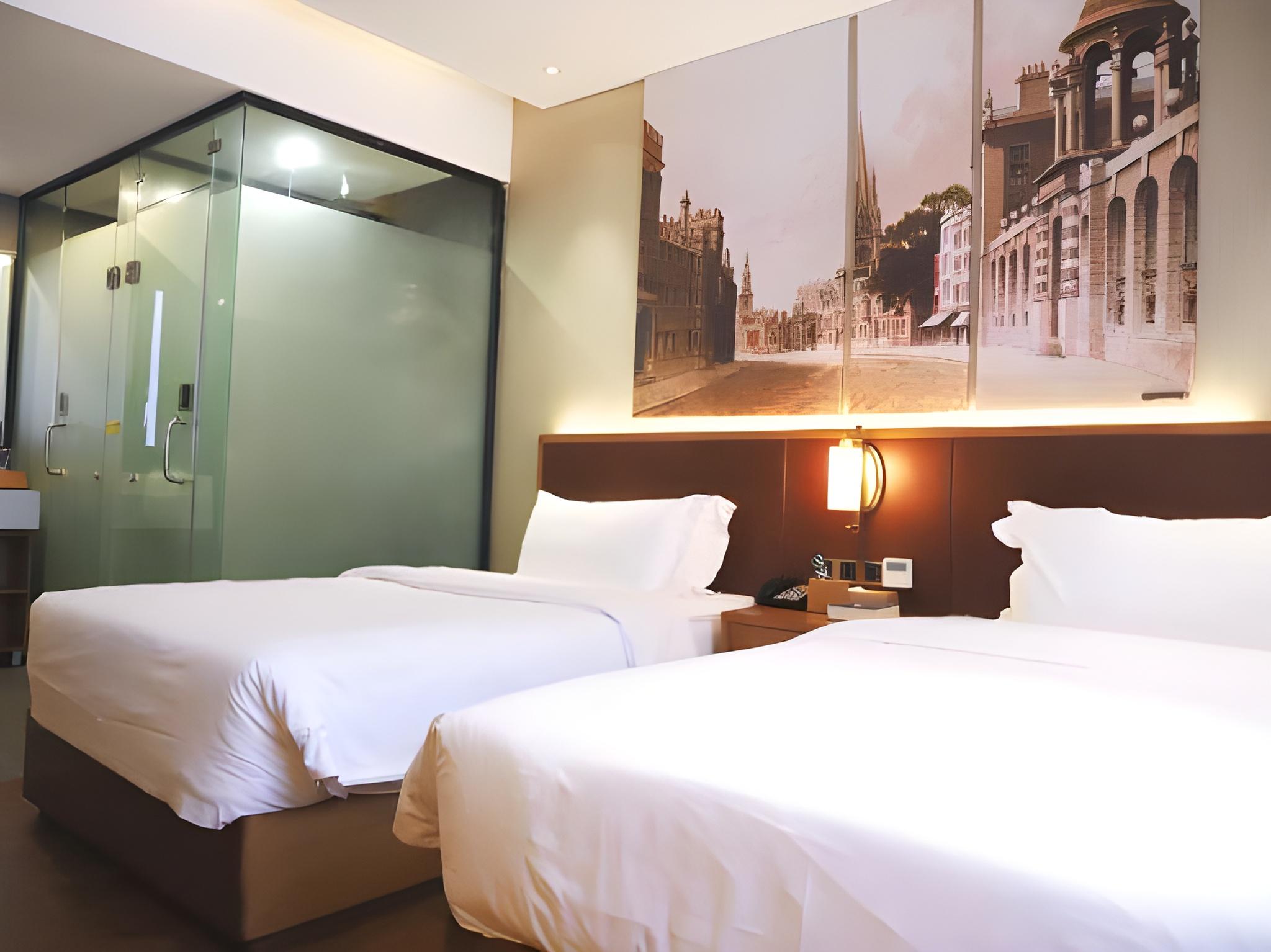 ROOM, TWIN BEDS