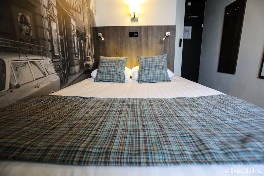 ROOM, DOUBLE BED, SMALL