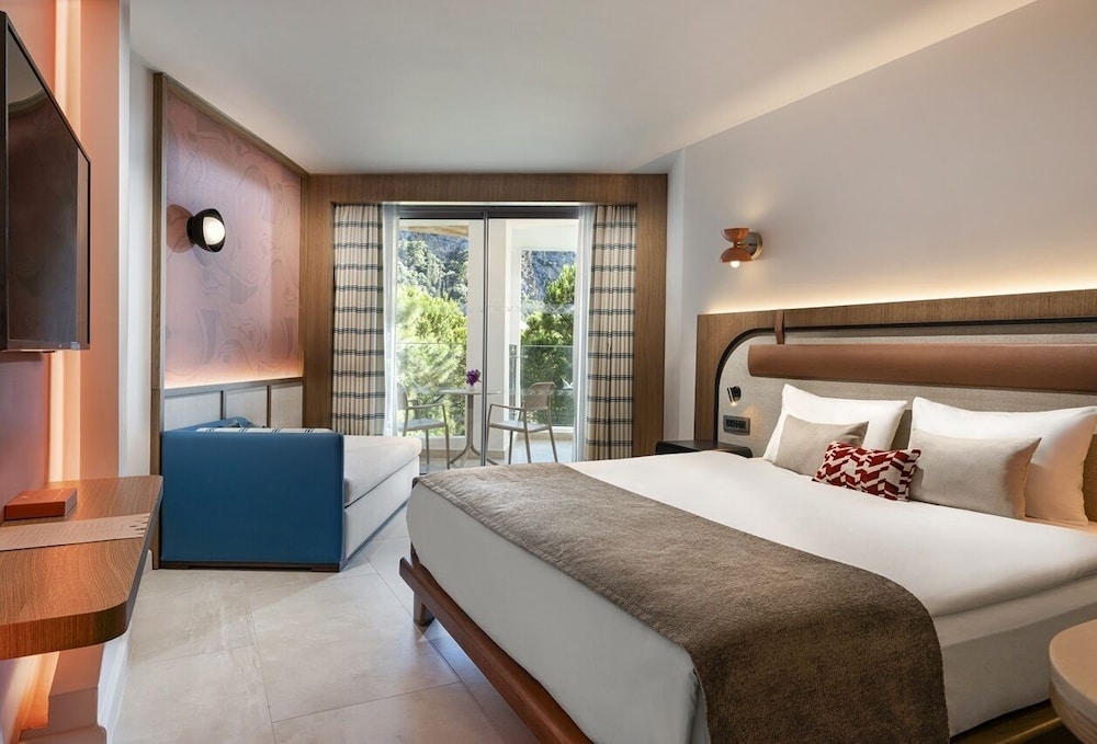 DELUXE CONNECTED ROOM LAND VIEW