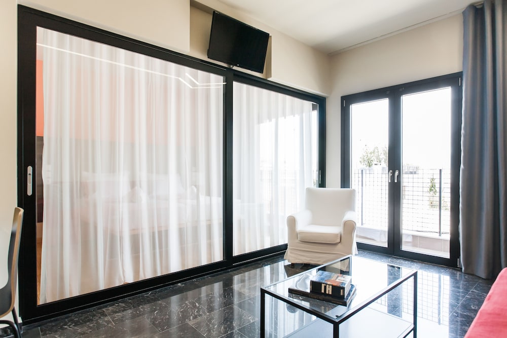 Greece U Around Athens Thissio Suites 50/50