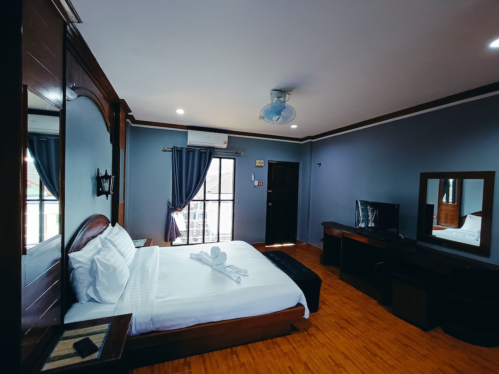 DELUXE, DOUBLE BED