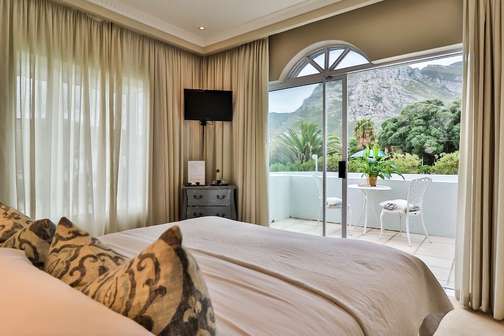 Hermanus Beachfront Lodge 10/43