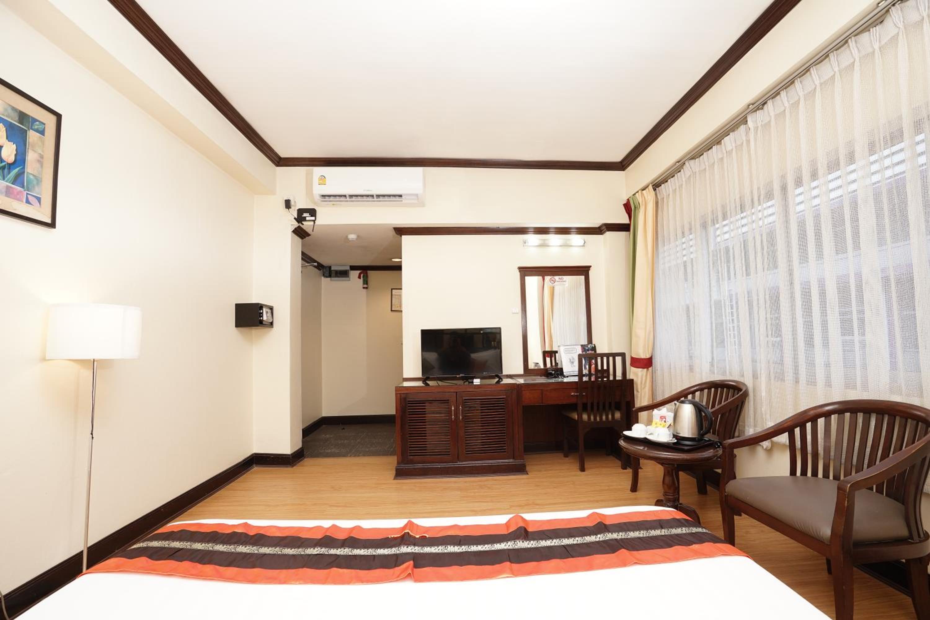 GRAND BUSINESS INN 32/52