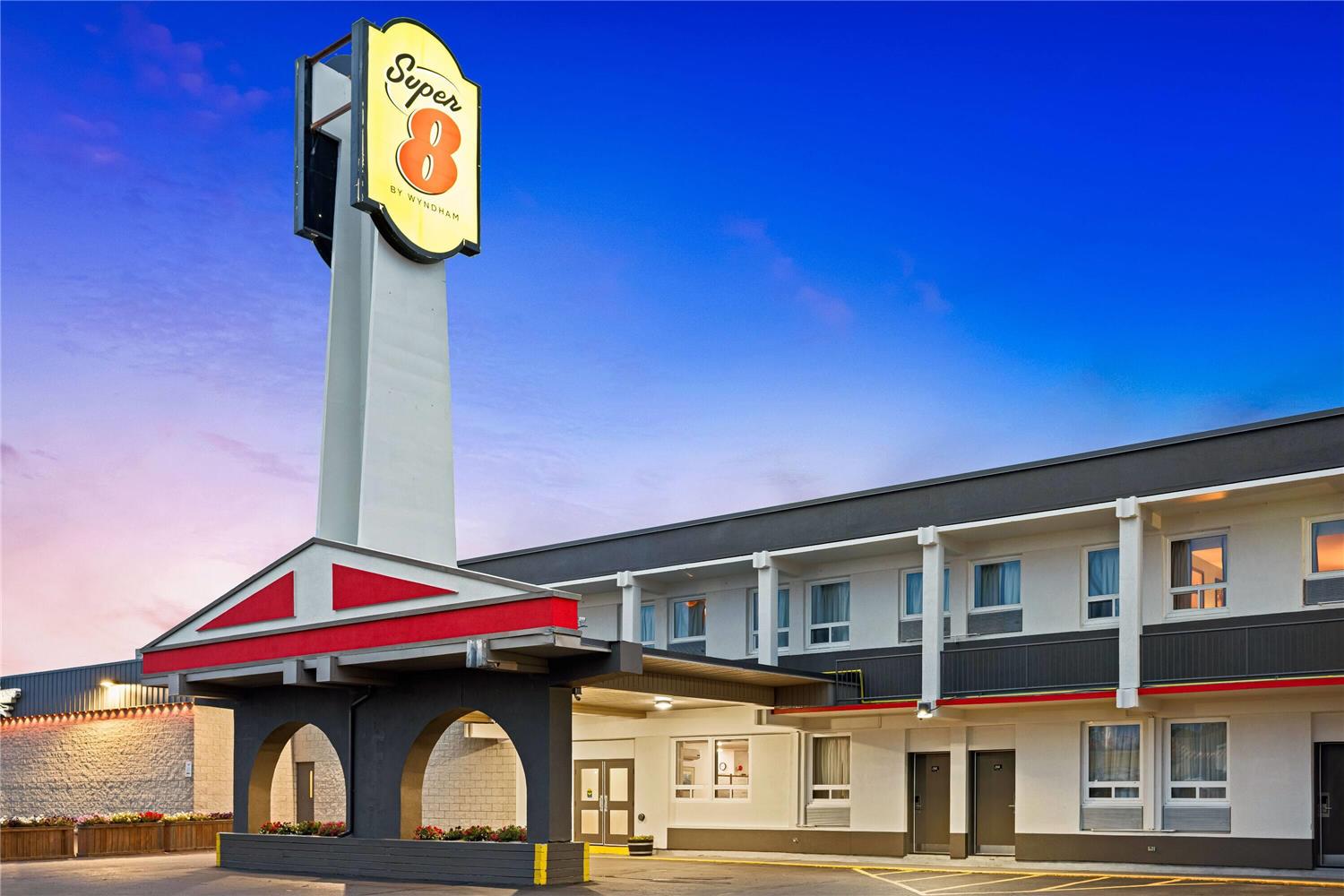 Super 8 by Wyndham Thunder Bay 1/13