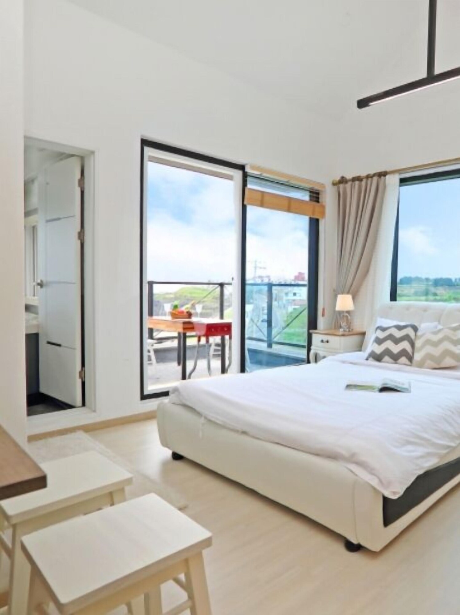 Geumja, Queen Bed