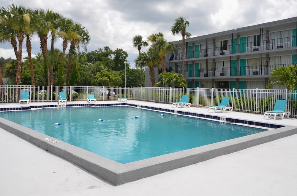 Altamonte Springs Hotel and Suites 5/40