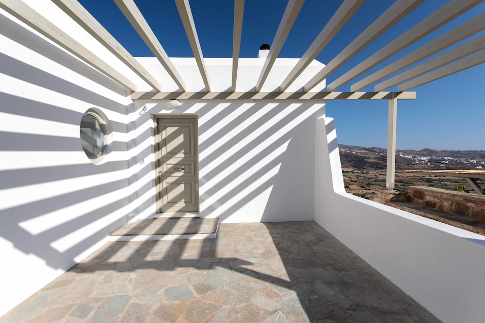 Halcyon Villas 2/66