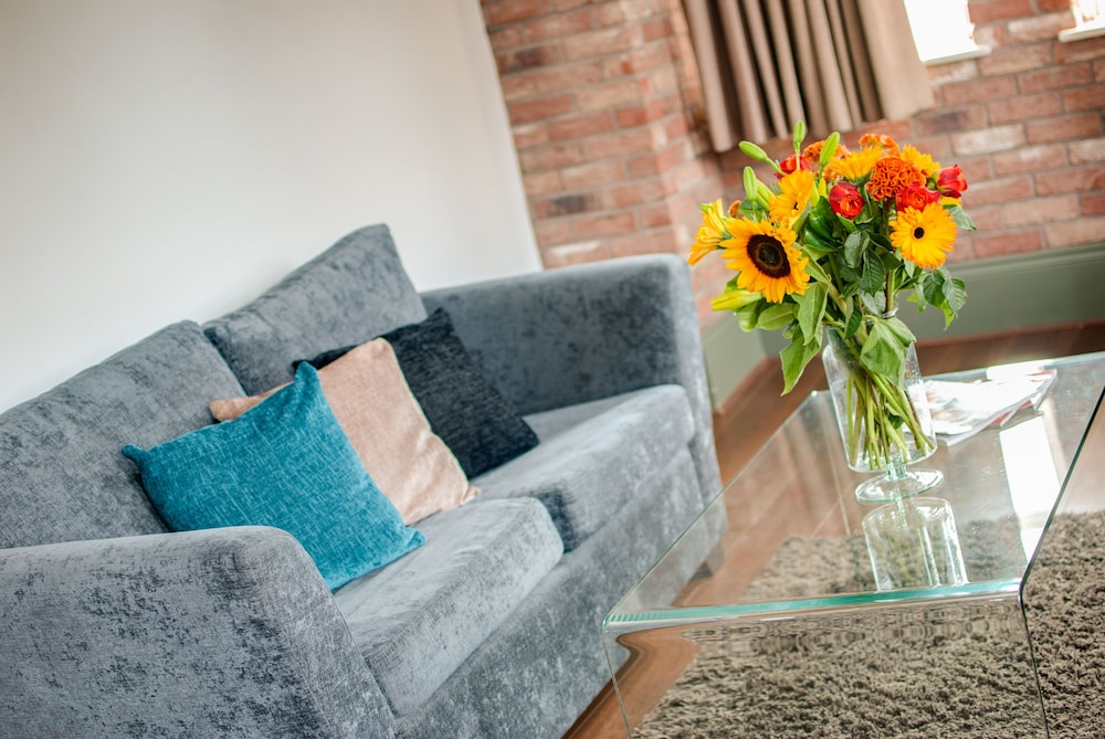 Base Serviced Apartments - Sir Thomas Street 33/57
