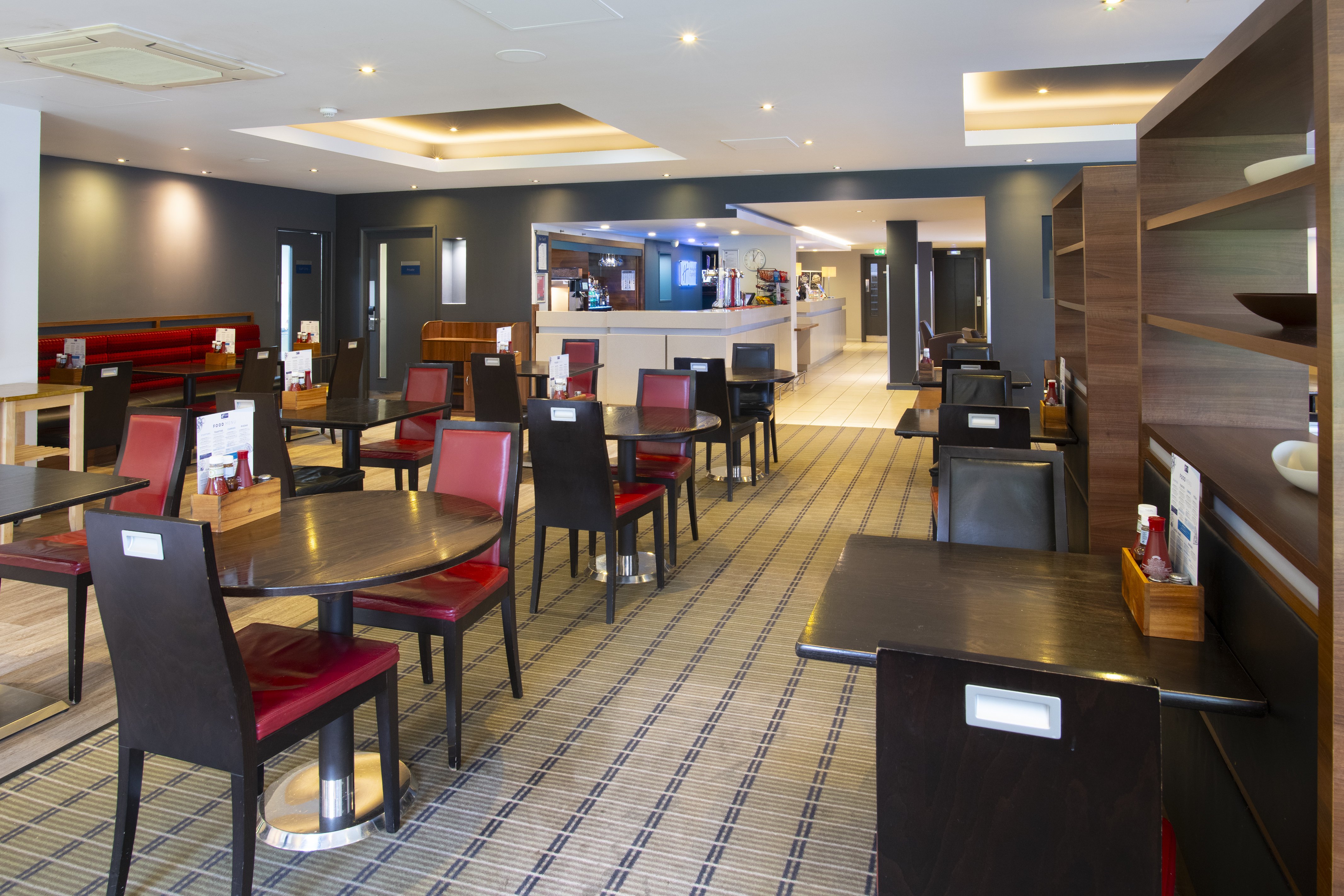 Holiday Inn Express Warwick Stratford Upon Avon 17/34