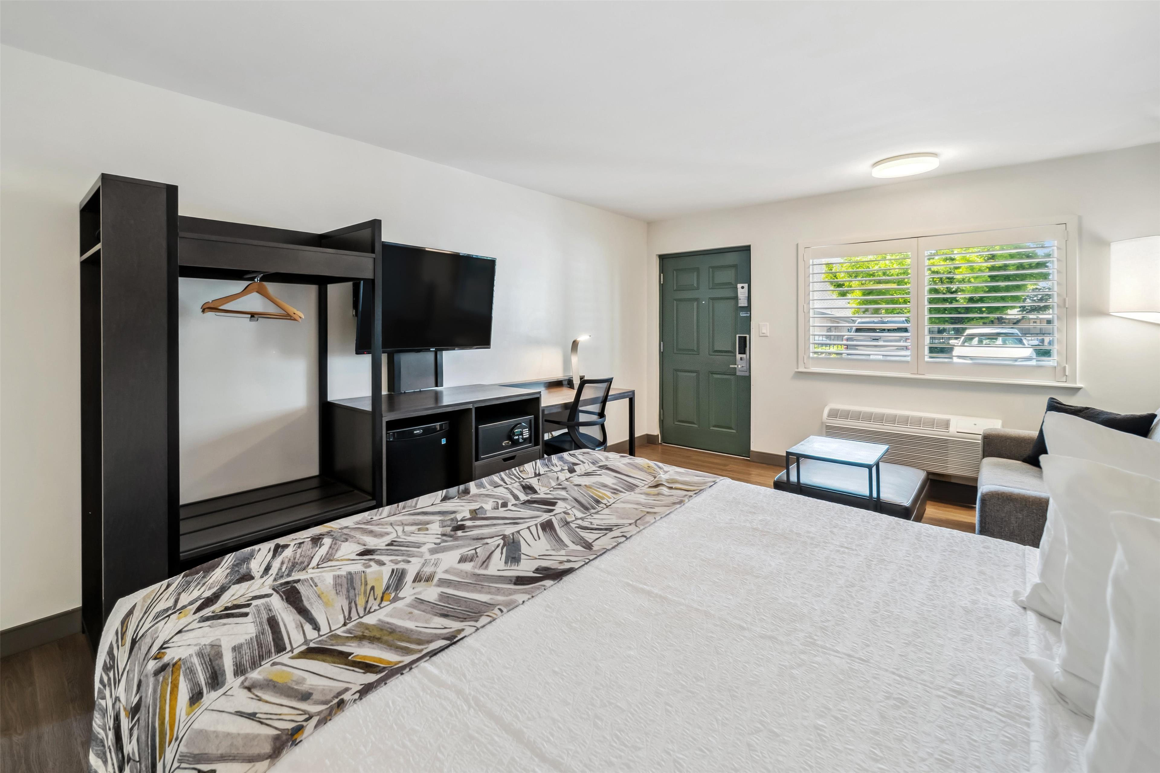 Courtyard, Executive, King Bed, Sofa