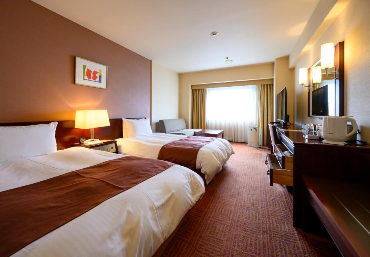 Adjoining, Standard, Twin Beds