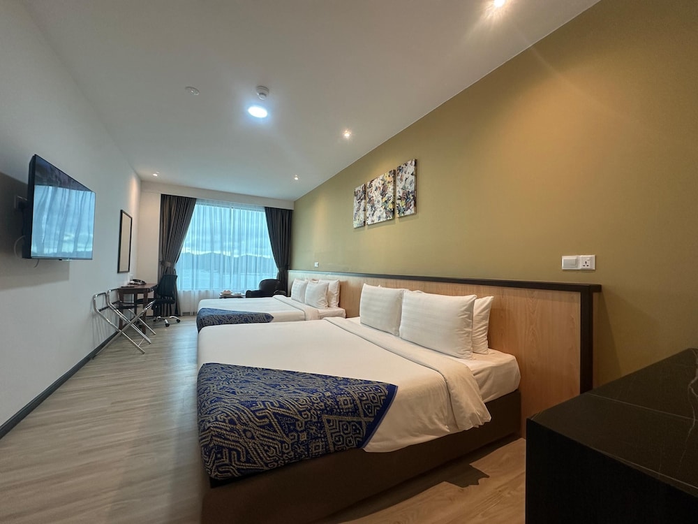 HOTEL 7 SURIA 13/40