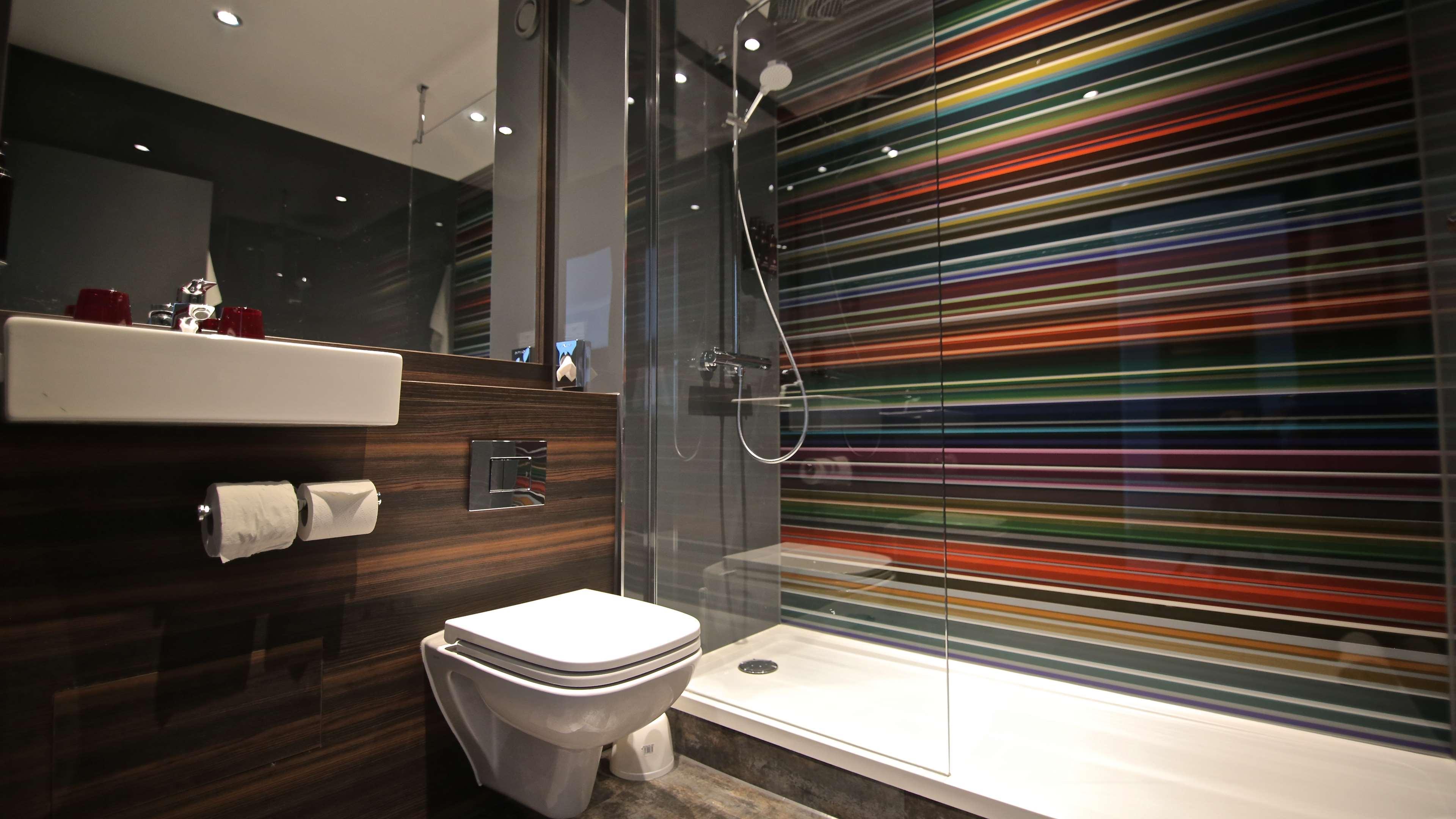 غرفة قياسية بسريرين منفصلين، Village Leeds North Hotel Leisure Club 9/9