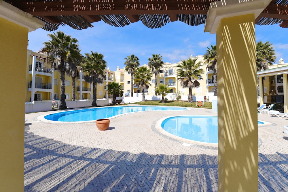 Praia Da Lota Resort Apartments 13/85