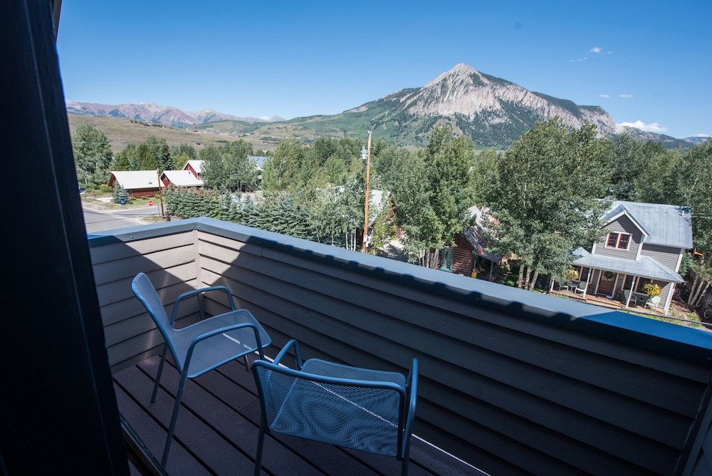 ELK MOUNTAIN LODGE 5/61