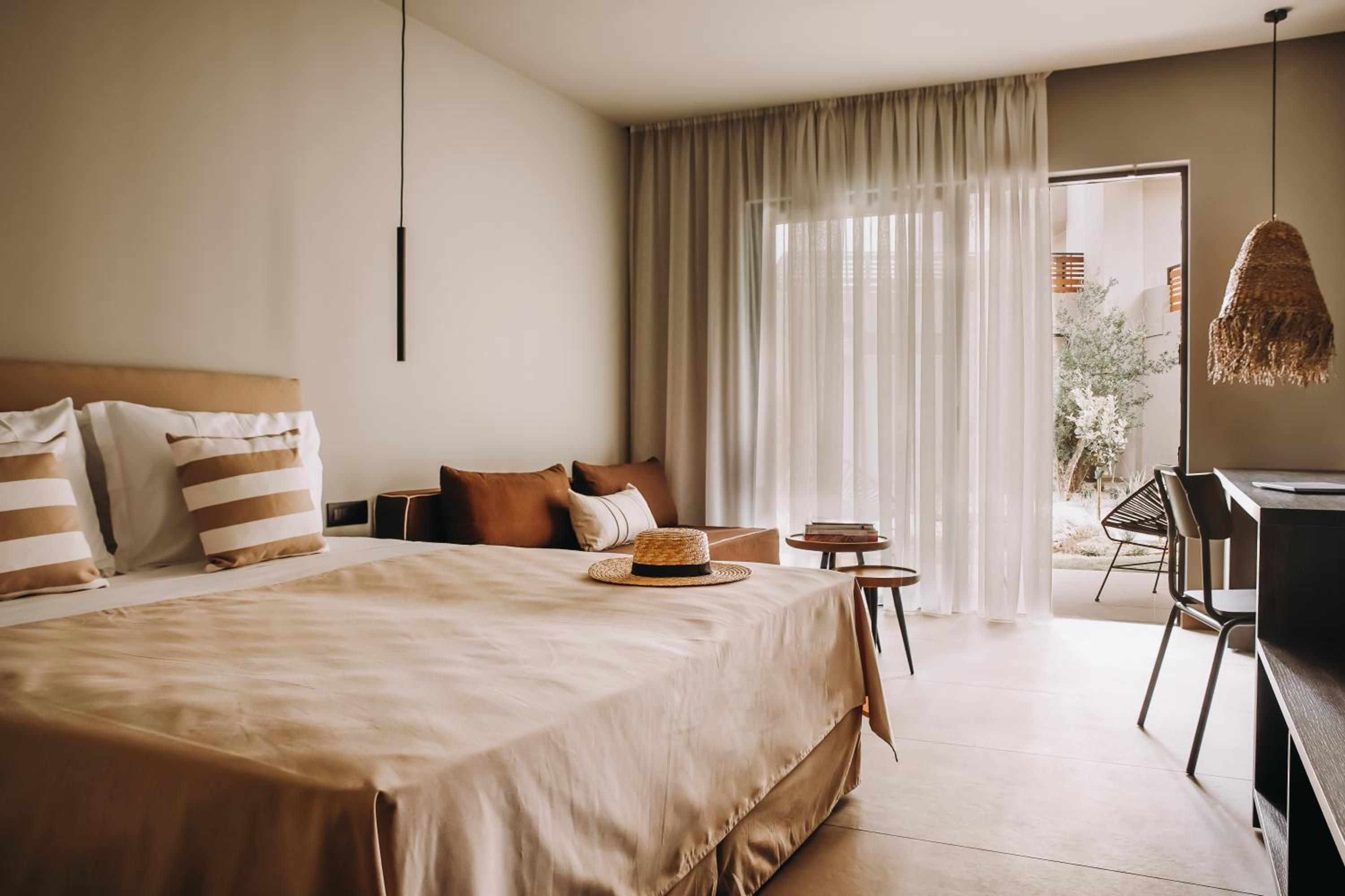 COOKS CLUB IALYSOS RHODES ADULTS ONLY 32/83